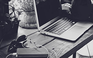 文件显示《生化危机4：重制版》曾删减了一个由阿什莉主演的开场章节